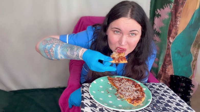 MissFFW: Suster ffw makan setelah seharian