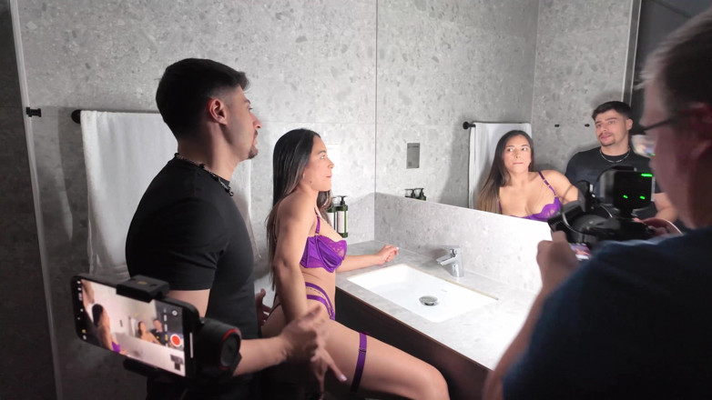Sensual-X: خلف الكواليس - ديف ينيك ميا في غرفة الفندق