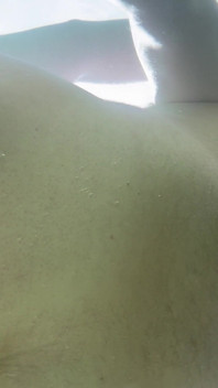 Distracție lângă piscină în timp ce soția este plecată