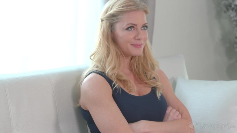 Girlsway: Girlsway - žhavý lesbický sex mezi milf macechou Serene Siren a její...