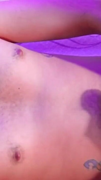 Gepassioneerde masturbatie met slow motion cumshot