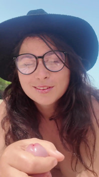 MILF Destroyed a Stranger's Dick on the Beach, He Started Jerking off Next to Me in Vain!