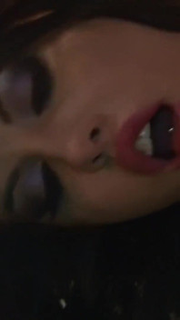 Sexy brunetka s malými kozami ošukaná ve více polohách
