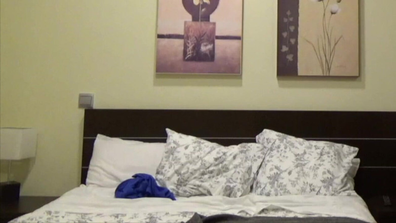 BAREBACKERS FROM LONDON: Matur E Boy Fucking Bareback in the Bed