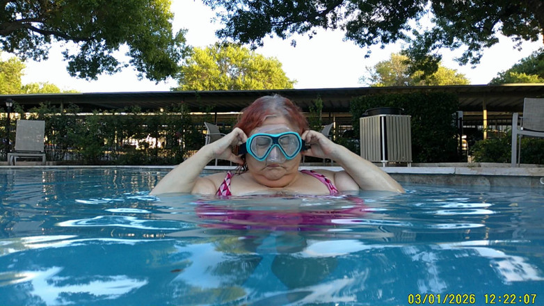 BBW nurse Vicki adventures with friends: Som Under Water Fun with You Sexy Big Beauty Nurse...