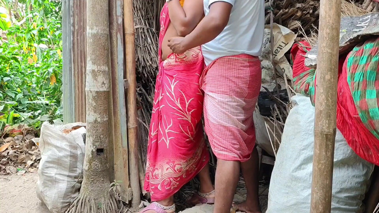 Fullmoti9: Outdoor New Hot Sexy Bhabhi and Me Sex Video Enjoy...