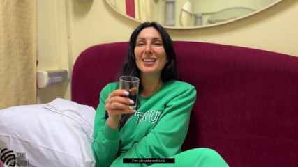 LizaVirgin: Eine sexy MILF wurde im zug gefickt
