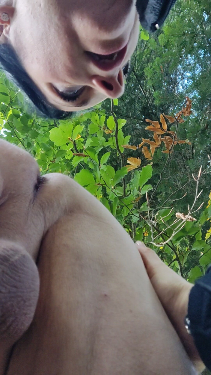 Toilet Mommy: お尻を舐める狂った舌