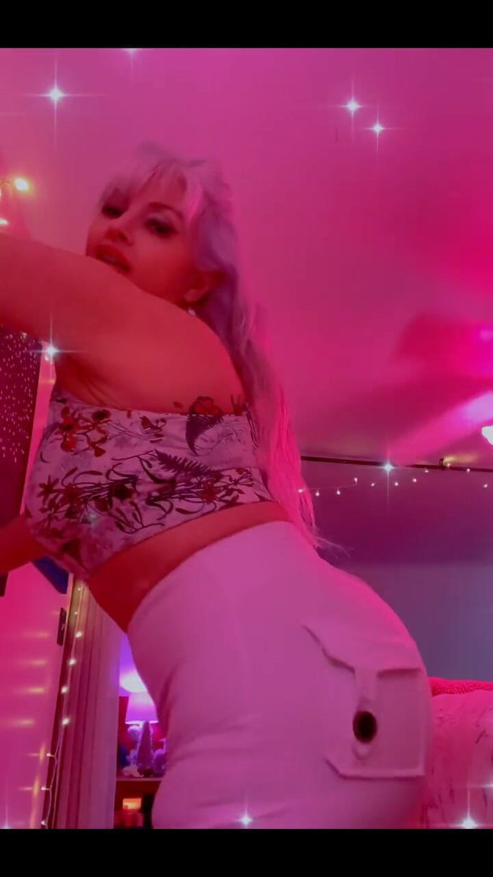 PaintedRose: Beau cul de yoga mouillé