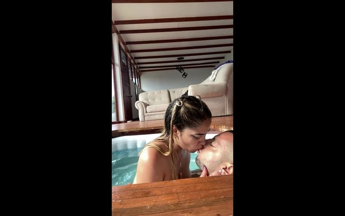 ScarlettKent: Adik tiri Scarlettkent menjilat kaki, jari kaki dan tapak kaki...