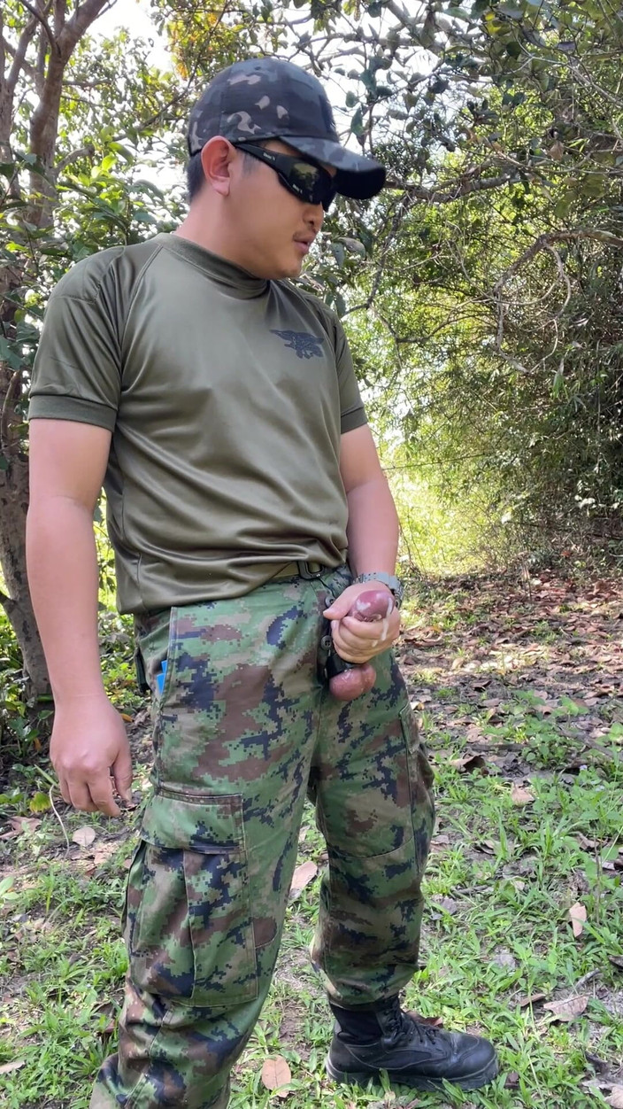 Hiroshi_cr: Nadržená Solider Thai Honí a stříká v práci