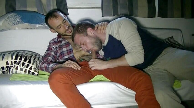 Gaybareback: Dany被eli无套干并被中出