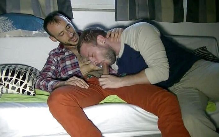 Gaybareback: Dany futută fără prezervativ și umplută cu spermă de Eli