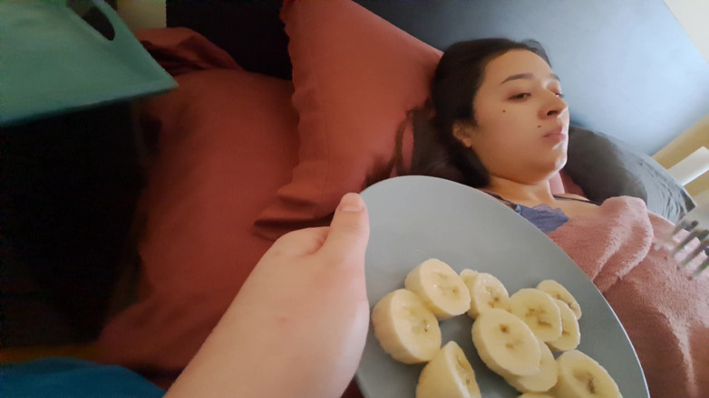 Miss Squirting: Жена сквиртует и получает сперму на лицо от ее медсестры