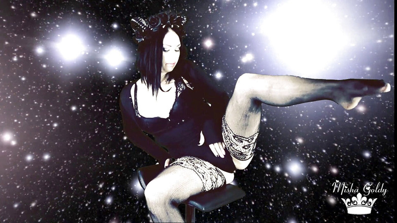 Goddess Misha Goldy: Demonul care trăiește în mintea ta