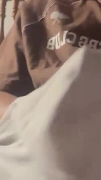 Ein Pornovideo hat mich so heiß gemacht, dass ich zu viel gekommen bin