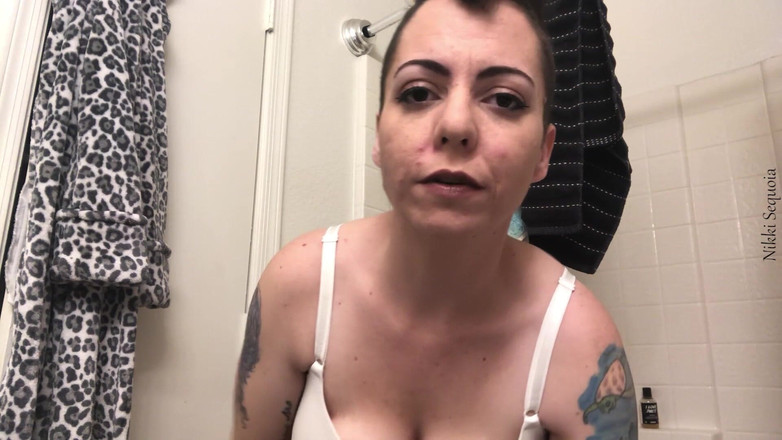 Nikki's Fetishes: Velká nevlastní sestra byla přistižena při kouření