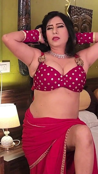 Beautiful Big Ass Big Boobs Curvy Indian Bhabhi in Red Saree Sex with Pizza Boy