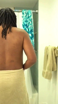 Duşta götümü sik