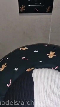 A Stranger Sucks My Dick in a Glory Hole. I Came in to Take a Piss but Got a Blowjob Until I Cum.