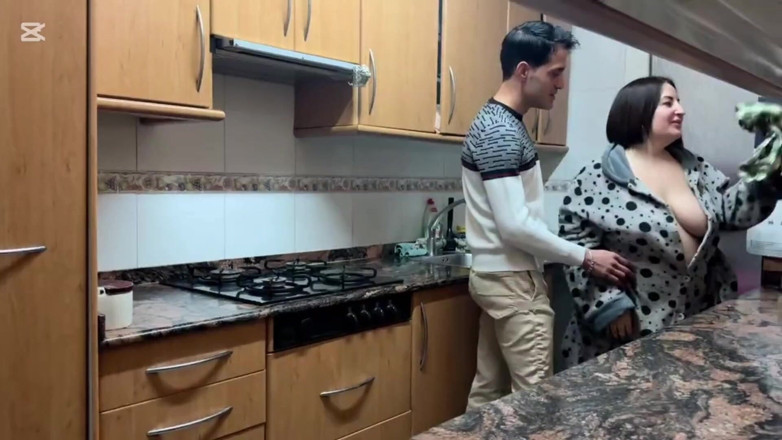 GiovanniXL: Llego De Trabajar La Veo En Batín Limpiando La Cocina,...