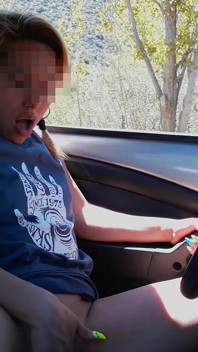 Saya memberikan blowjob kepada orang asing di tempat letak kereta