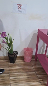 Vytáhl jsem ptáka a masturboval uvnitř čekárně před recepční