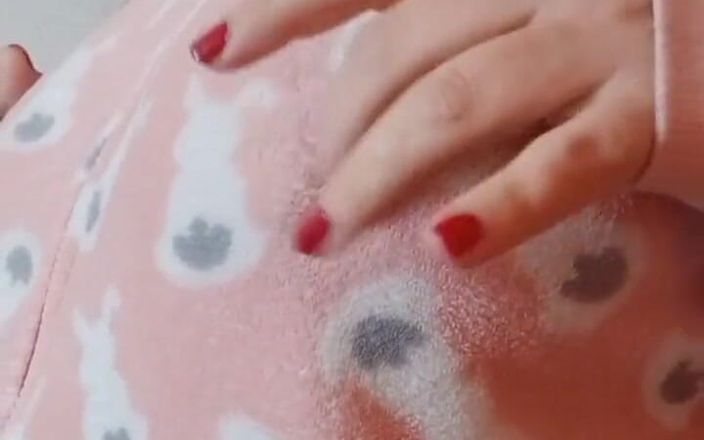 Kinky Lyrical: 私のウサギのワンジーを解凍して、私のおっぱいで遊ぶ