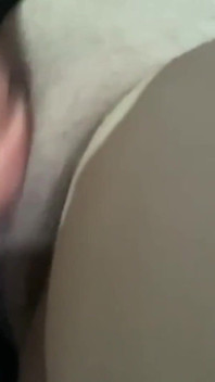 Najdu perverzní malou děvku Babyluna939 masturbující a naplňuji ji svým spermatem část 2