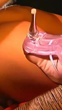 Julia Jones cu pizda linsă și cu sfârcurile modificate