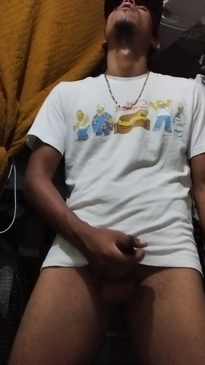 AlexAlejandro13: Playing with My Vibrator