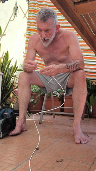Papi mit gut bestückten schwanz Itapapixxl wird geil auf der terrasse