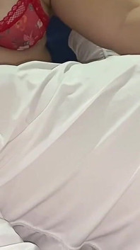 I Got a Sexy Stepmother with Big Breasts to Give Me a Handjob While She Breastfed Me, She Made Me Ejaculate Quickly Because of H