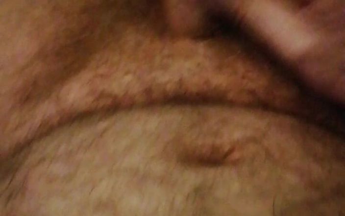 TheUKHairyBear: Peluda papai urso masturbando em resumos com ejaculação