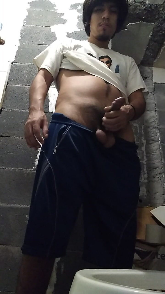 AlexAlejandro13: Pee Horny