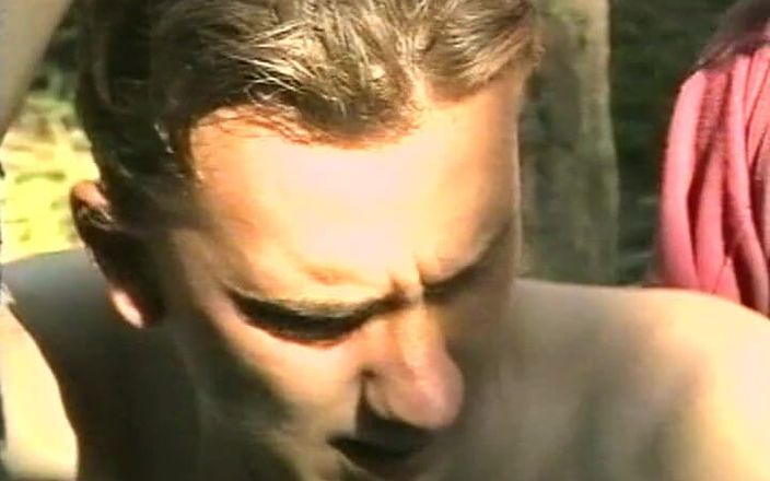 Gay 90's Vintage Porn: Confronto de corpo de caras esquentado # 1