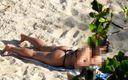 Selma Do Recife: Schwarzer bikini provoziert männer