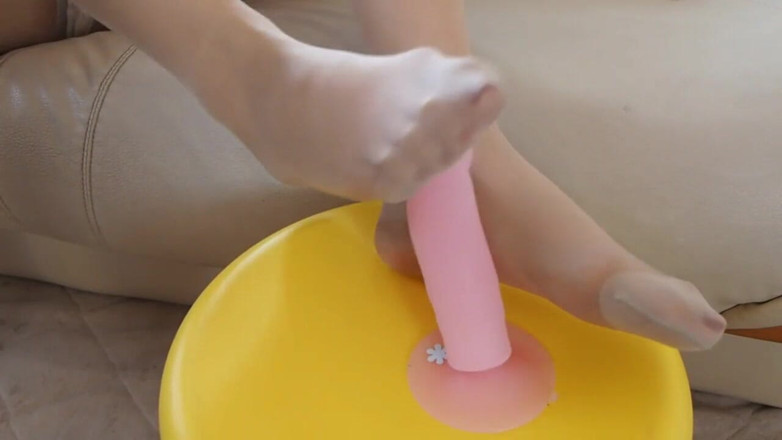 Mayumi Kanzaki: MILF Foot Job with Pantyhose on