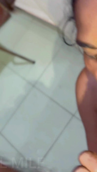 Seks bilik air _desi MILF tamil bercerai berkongkek tegar kasar di bilik air dengan teman lelaki