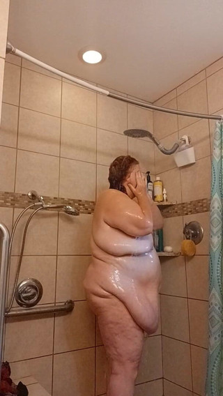 BBW nurse Vicki adventures with friends: Alle bezwete verpleegster Vicki heeft een douche nodig
