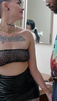 흑인 대물 자지에게 깊숙이 밀어넣는 핫한 밀프