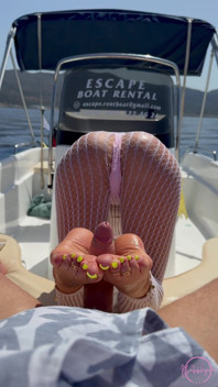 Outdoor Shoejob & Footjob Na Łodzi Z Długimi Paznokciami - Ocean Vibes I Cum Na Stopach