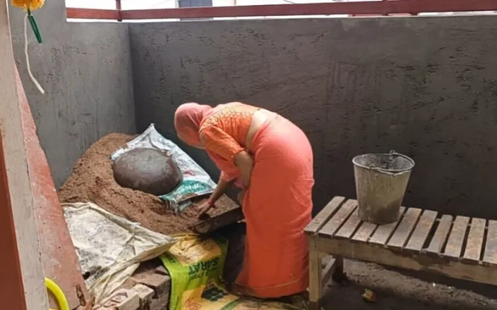 Pyaripooja22: Owner Has Sex with Young Maid in Afternoon