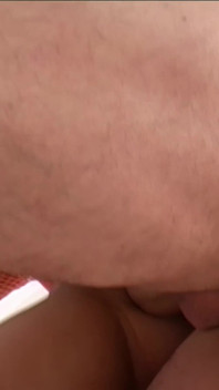 Heißes teen-porno-schätzchen Skyler Mckay fickt gut bestückten hengst zu einer schmutzigen gesichtsbesamung