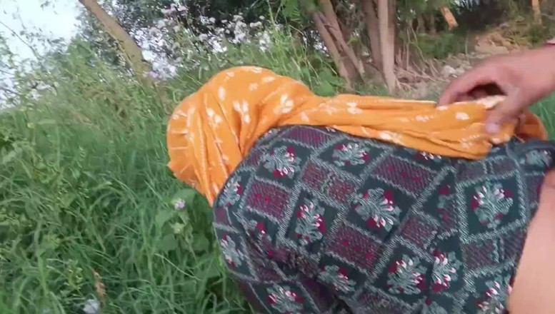 Kavita69: Indian Desi Outdoor Hard Sex with Village Young Girl in...
