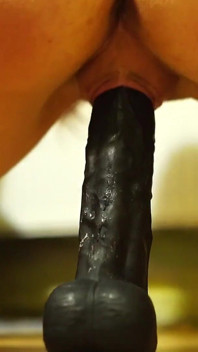 Büyük siyah kauçuk dildo