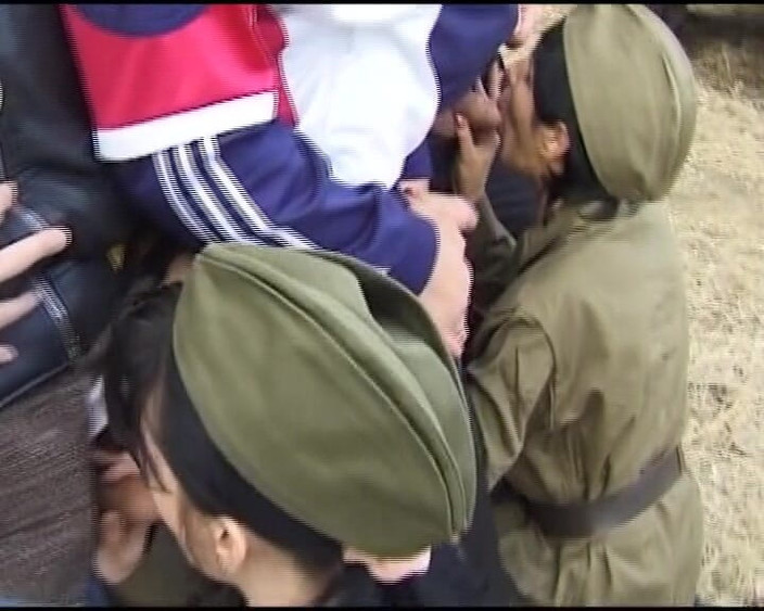 German Amateur Videos: Alman masörler açık havada birkaç emiyor