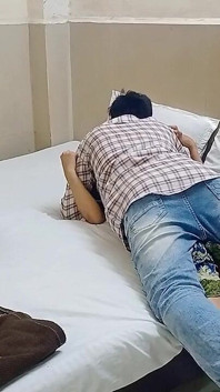 Staraj się, aby ona jest bardziej romantyczna i dając jej więcej pocałunków