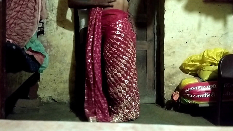 Desi_bhabhi121: Pasangan India muda bercium