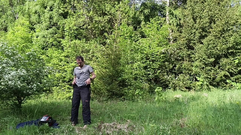 kickerscooter: Buiten naakt in het bos masturberen, enorm